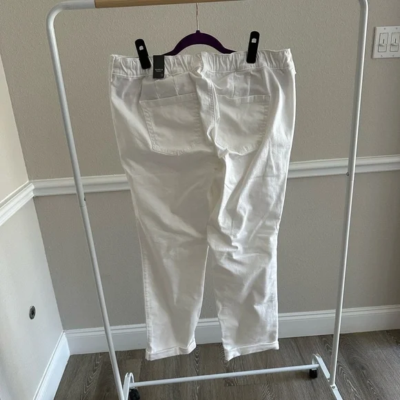 NWT Torrid Size 1 (14/16) White Pull on Jeans - Picture 3 of 5